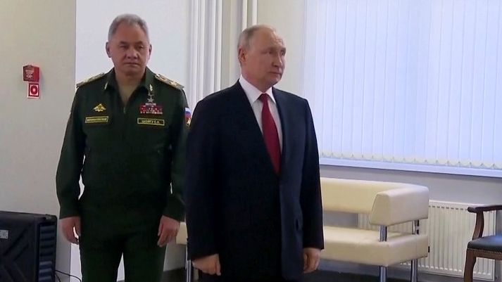 Věří Putin Šojguovi? Záběry z nemocnice budí pochybnosti